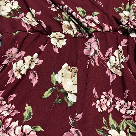 FLOWERY ROMPER - Picture 2 of 4